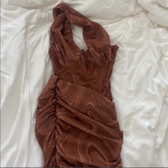 House of CB Clementine mini one shoulder swirl brown dress - Picture 5 of 5